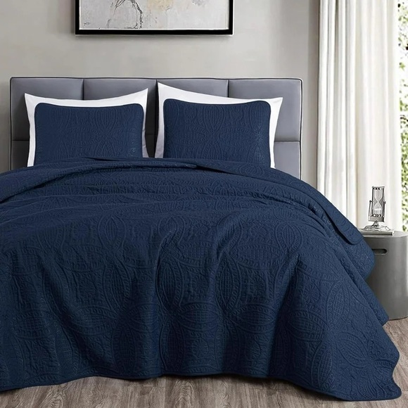 Elegant Navy 3 piece Quilt Set